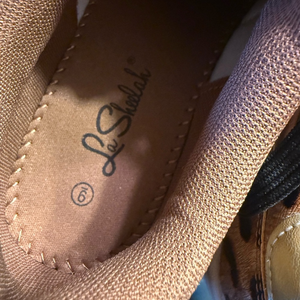 Leopard Print Women's Sneakers with Black Laces - Picture 4 of 4